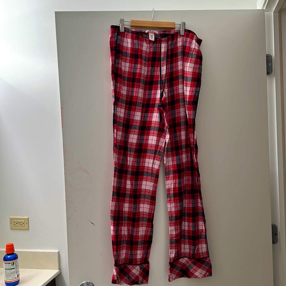 Victoria’s Secret - red plaid pj pants (M) holiday!